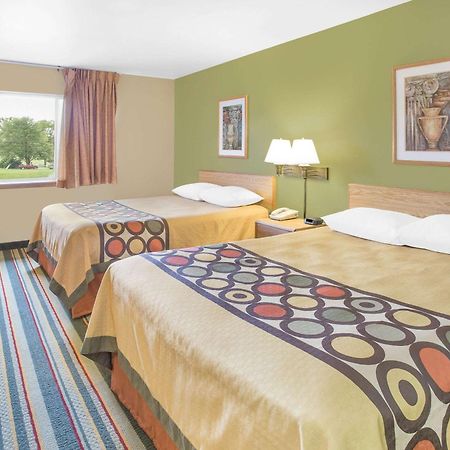 Super 8 By Wyndham East Moline Hotel Eksteriør billede