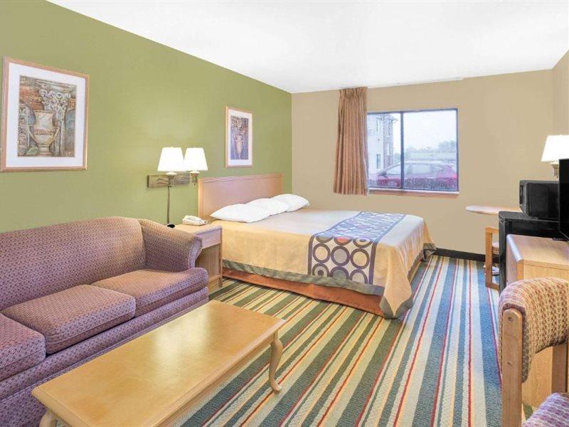 Super 8 By Wyndham East Moline Hotel Eksteriør billede