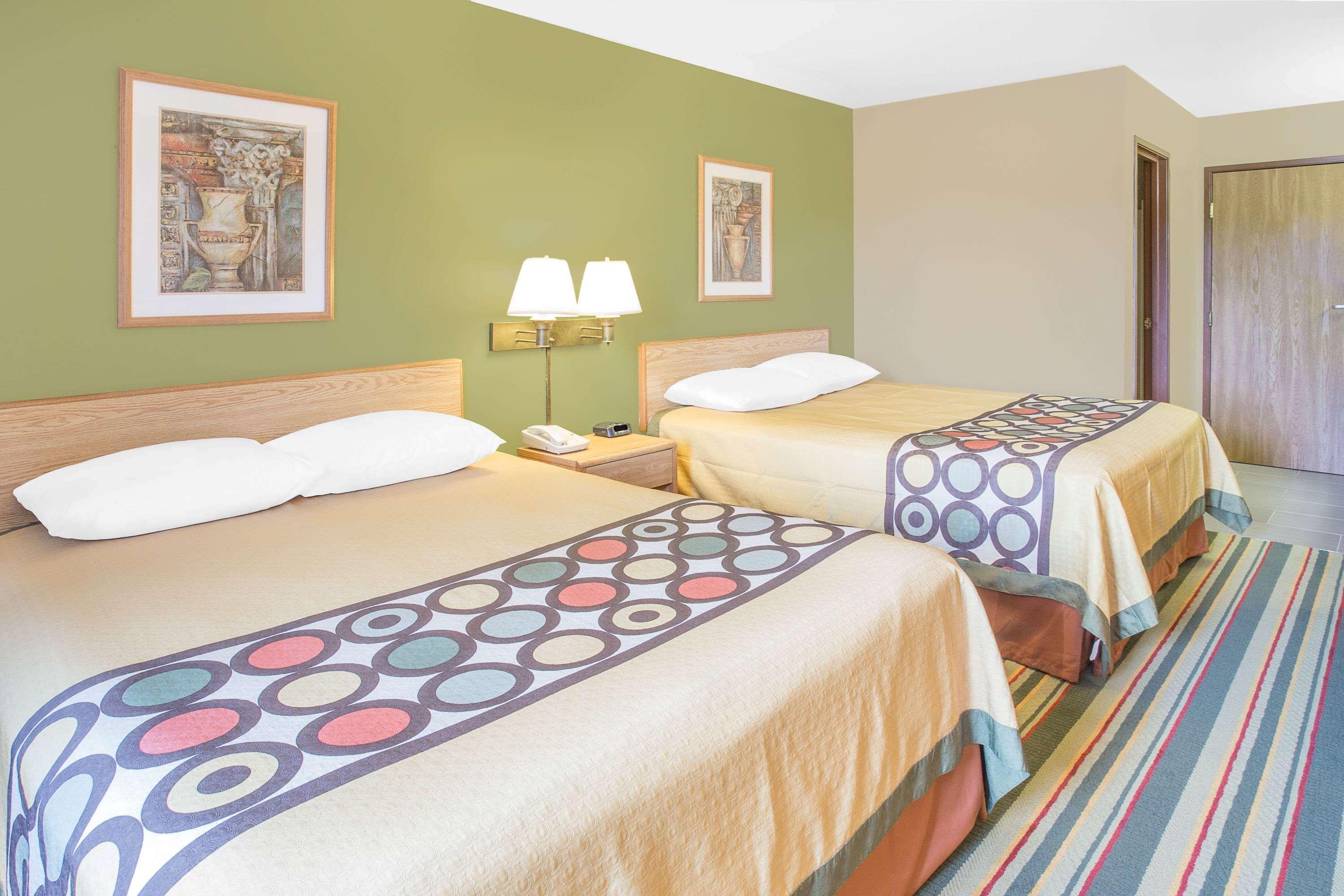 Super 8 By Wyndham East Moline Hotel Eksteriør billede