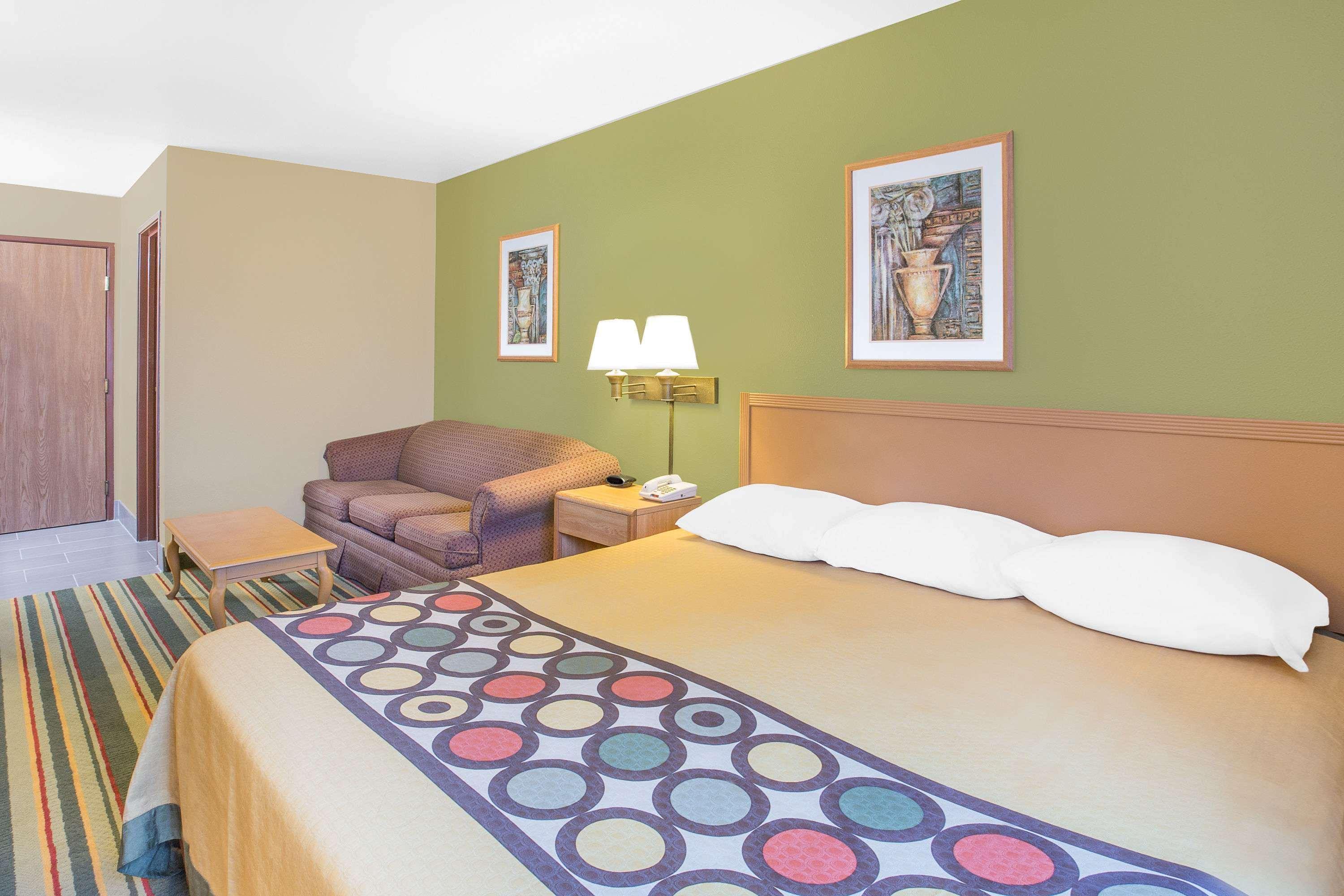 Super 8 By Wyndham East Moline Hotel Eksteriør billede