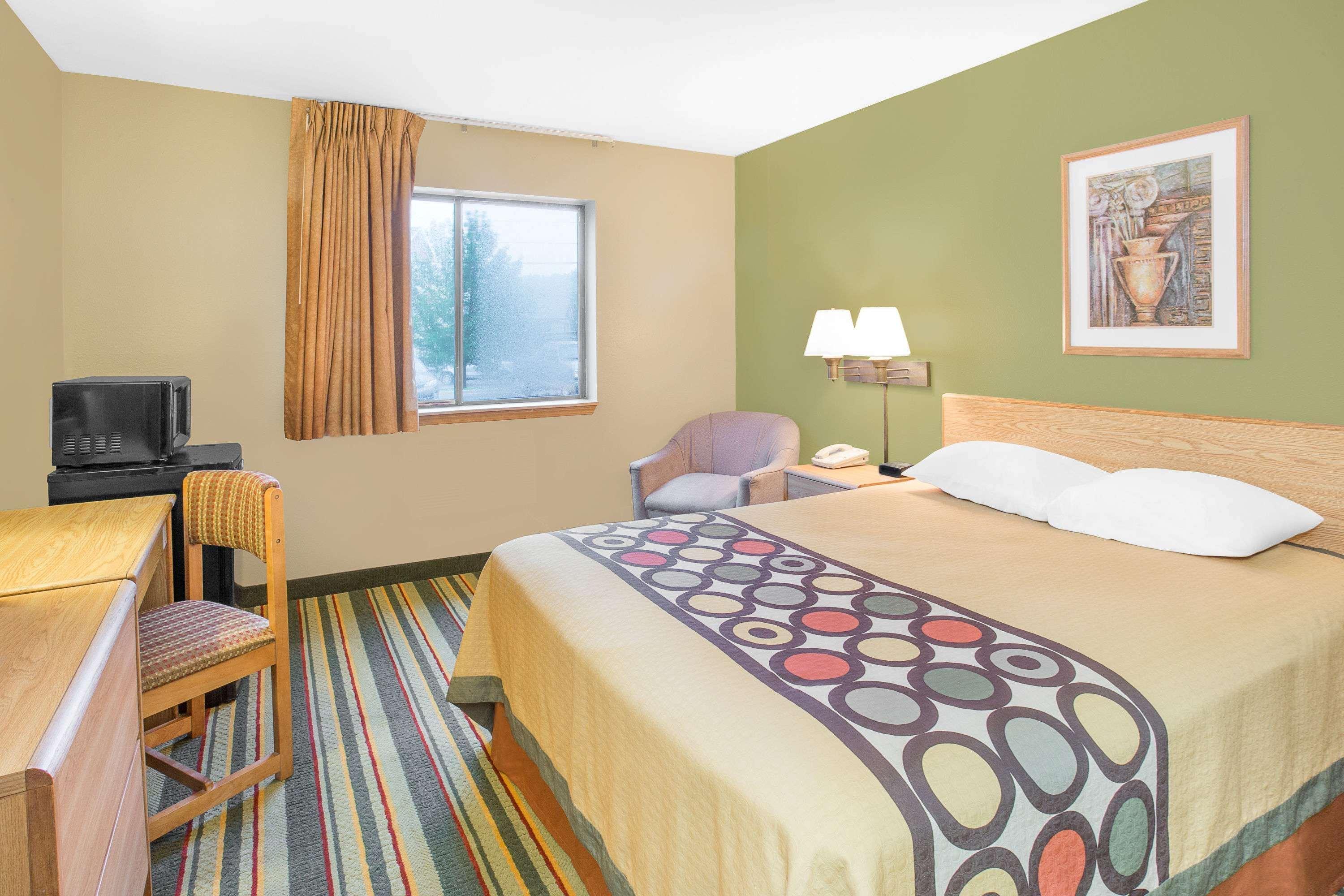Super 8 By Wyndham East Moline Hotel Eksteriør billede