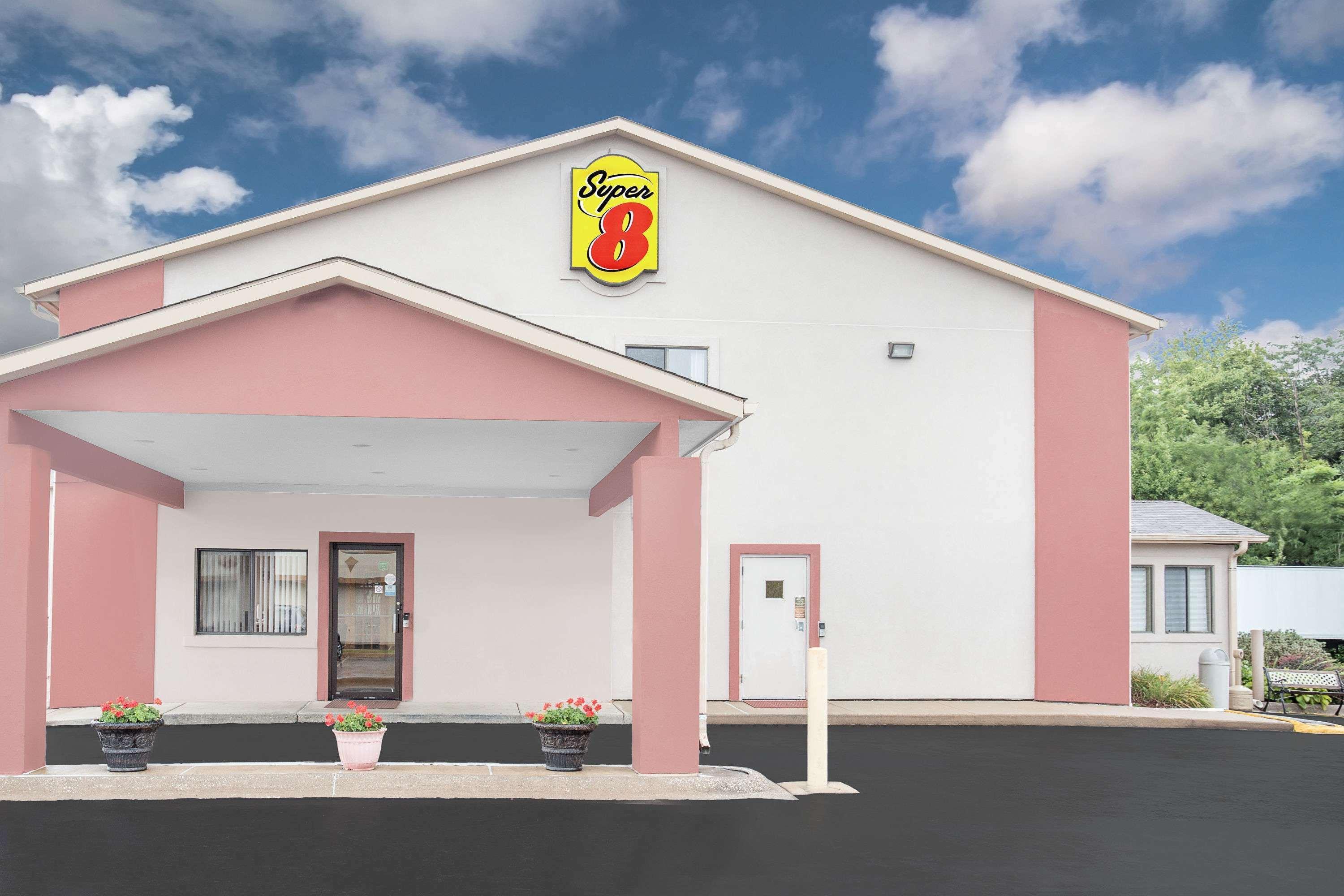 Super 8 By Wyndham East Moline Hotel Eksteriør billede