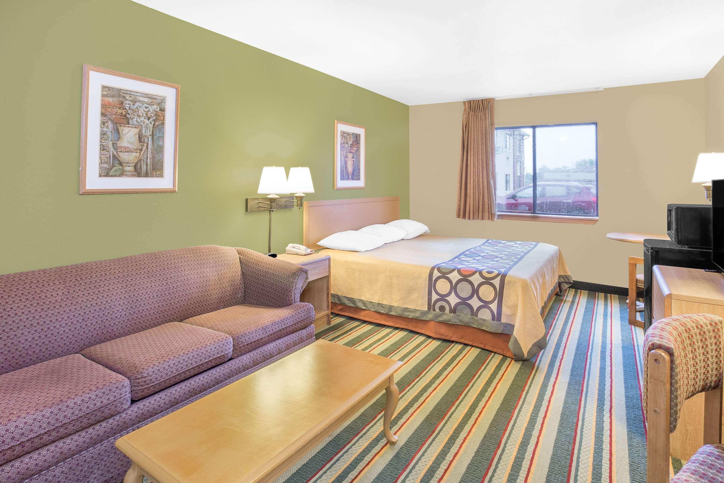 Super 8 By Wyndham East Moline Hotel Eksteriør billede