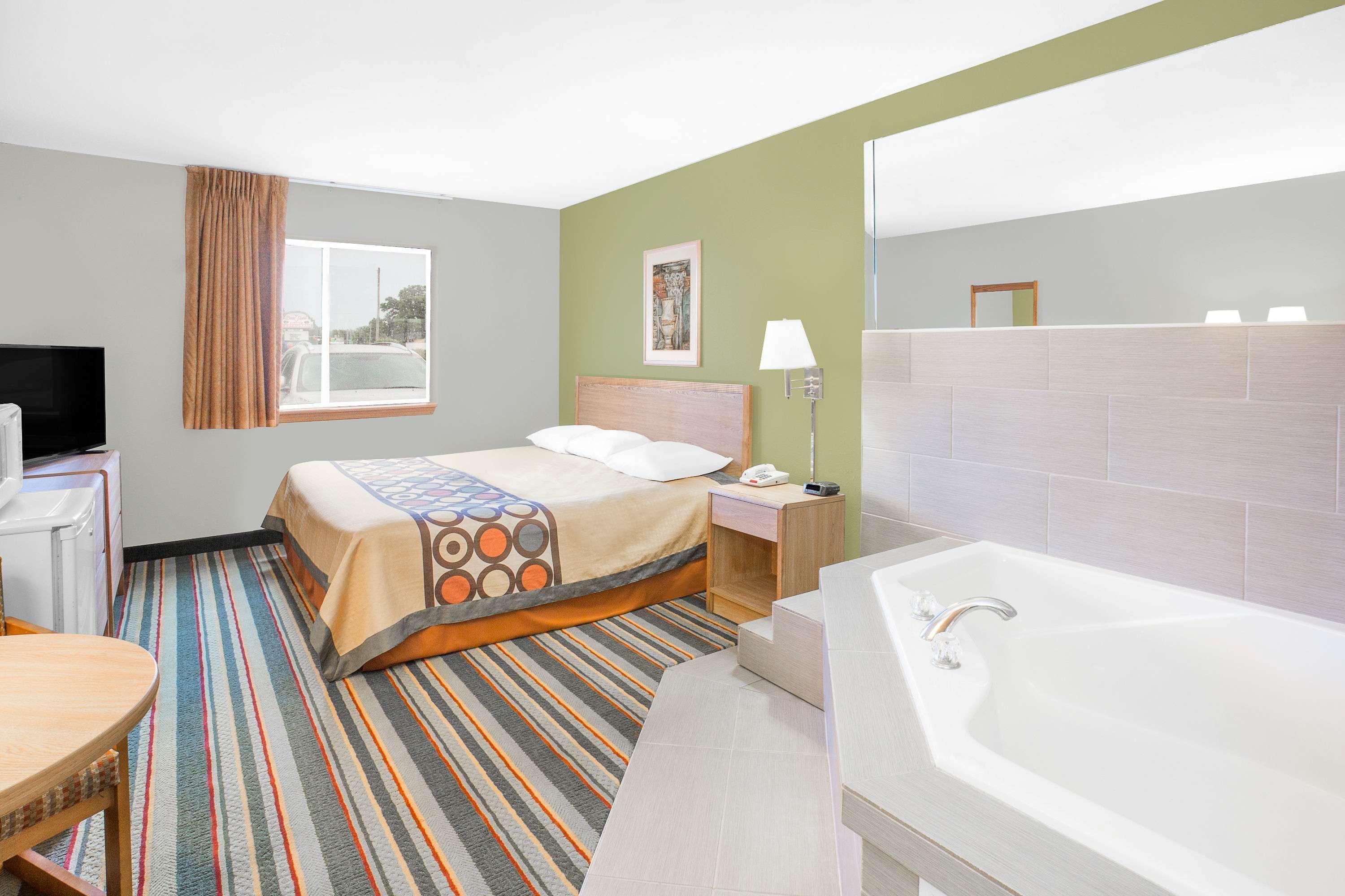 Super 8 By Wyndham East Moline Hotel Eksteriør billede