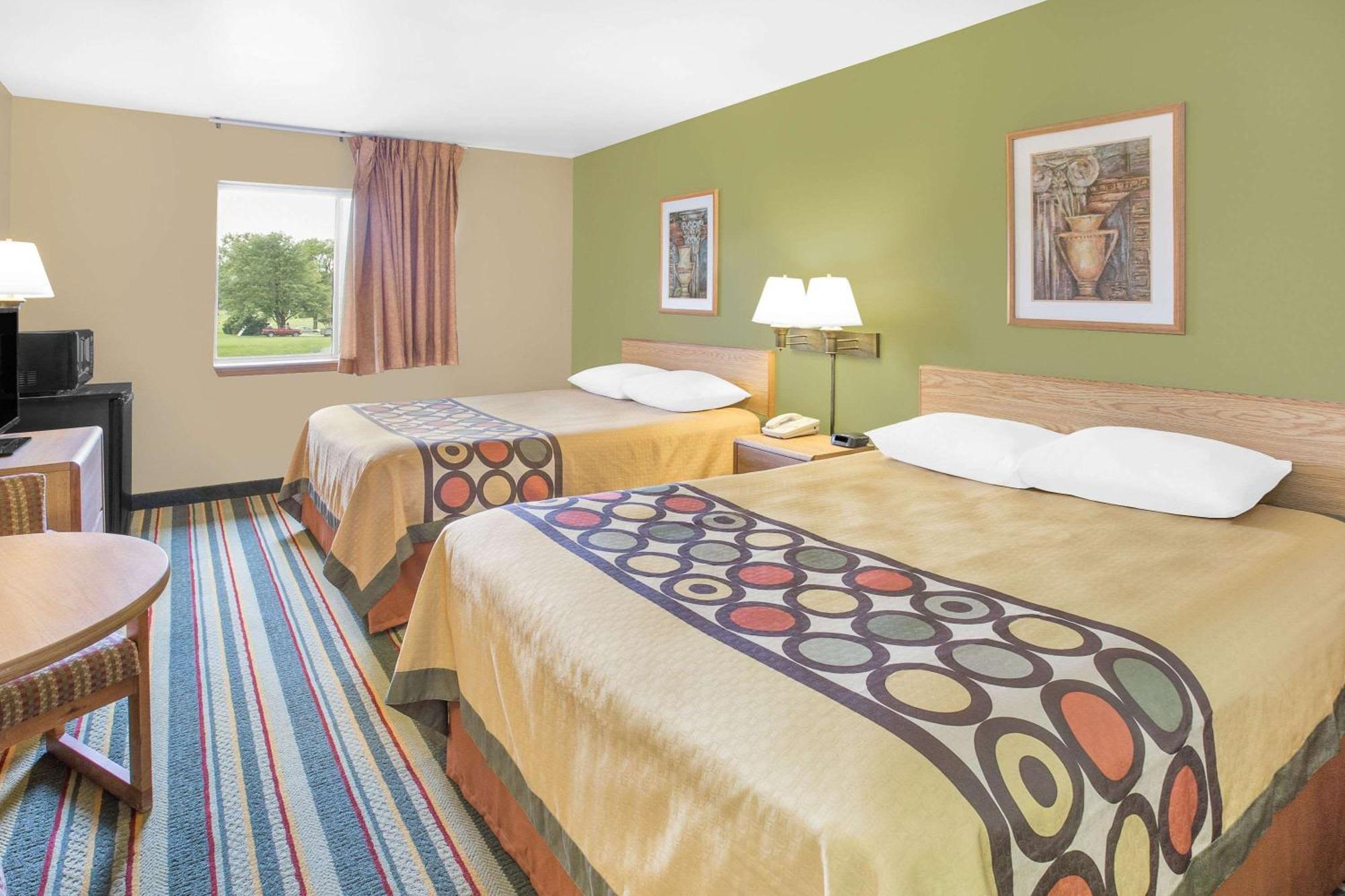 Super 8 By Wyndham East Moline Hotel Eksteriør billede