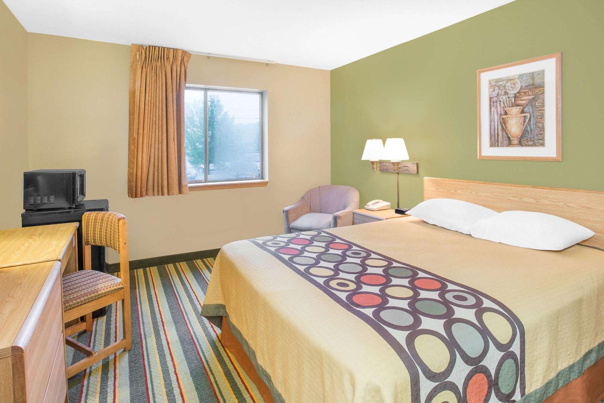 Super 8 By Wyndham East Moline Hotel Eksteriør billede